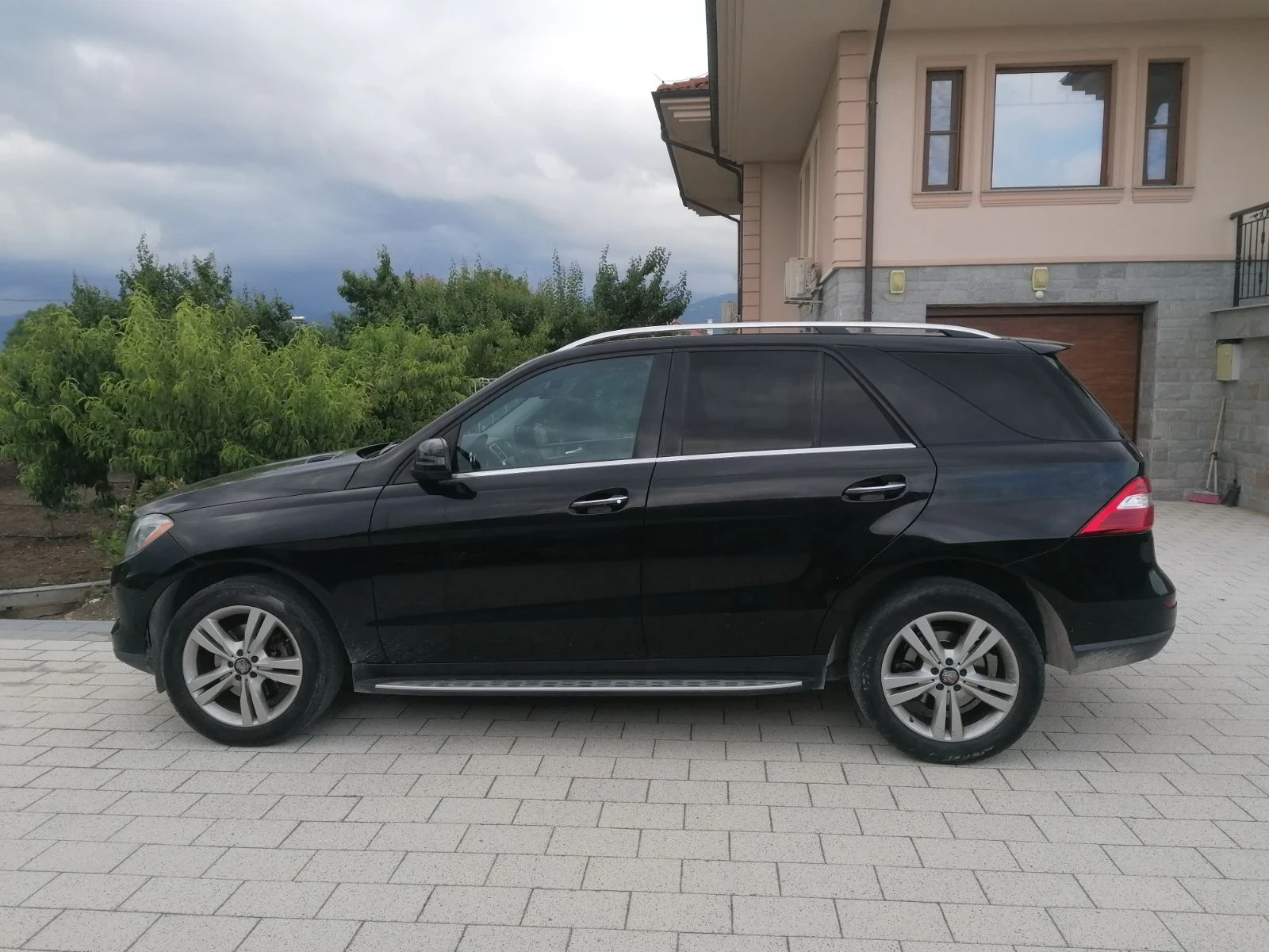 Mercedes-Benz ML 350 Blu tec, keyless, панорама, пружини, снимка 2 - Автомобили и джипове - 55343525