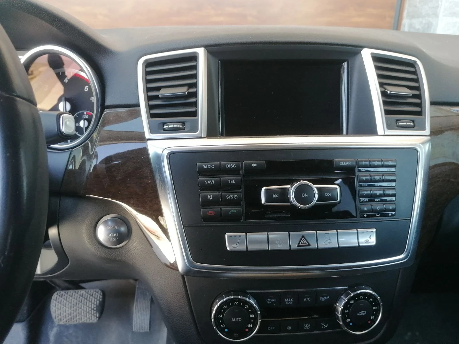 Mercedes-Benz ML 350 Blu tec, keyless, панорама, пружини, снимка 10 - Автомобили и джипове - 55343525