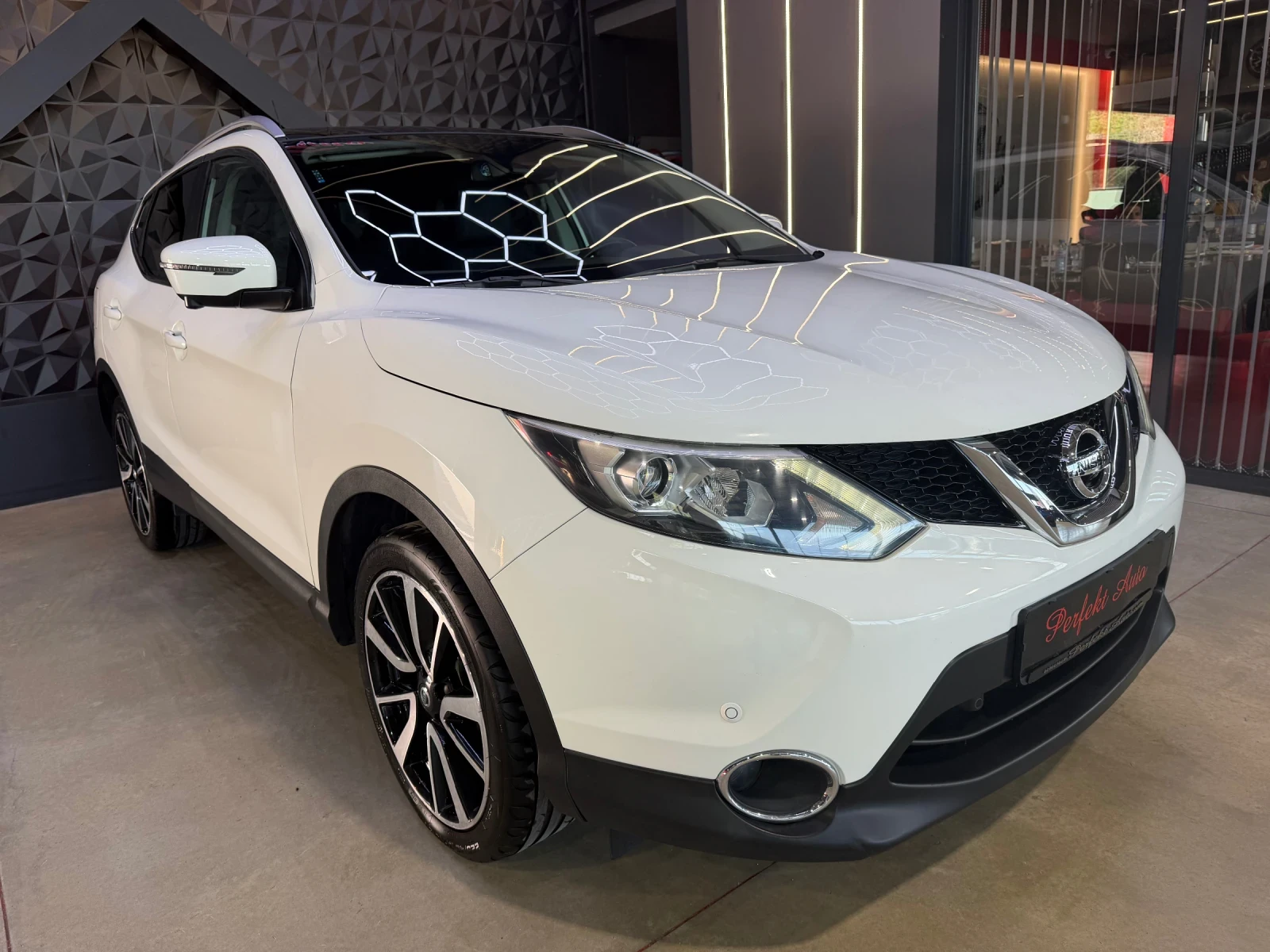 Nissan Qashqai 1.6 DCI * ПАНОРАМА * 360 Камера * 