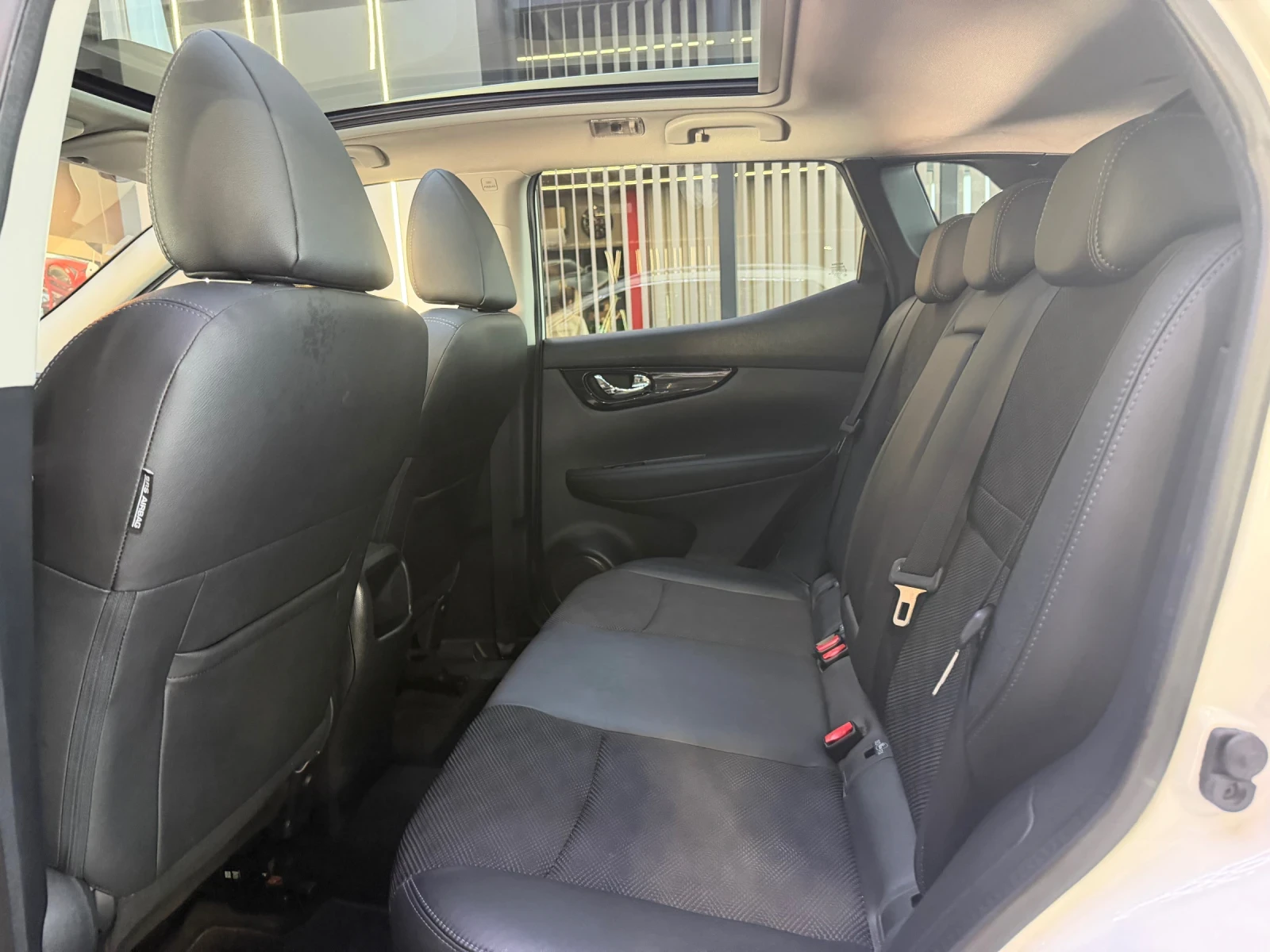 Nissan Qashqai 1.6 DCI * ПАНОРАМА * 360 Камера * , снимка 5 - Автомобили и джипове - 56111589