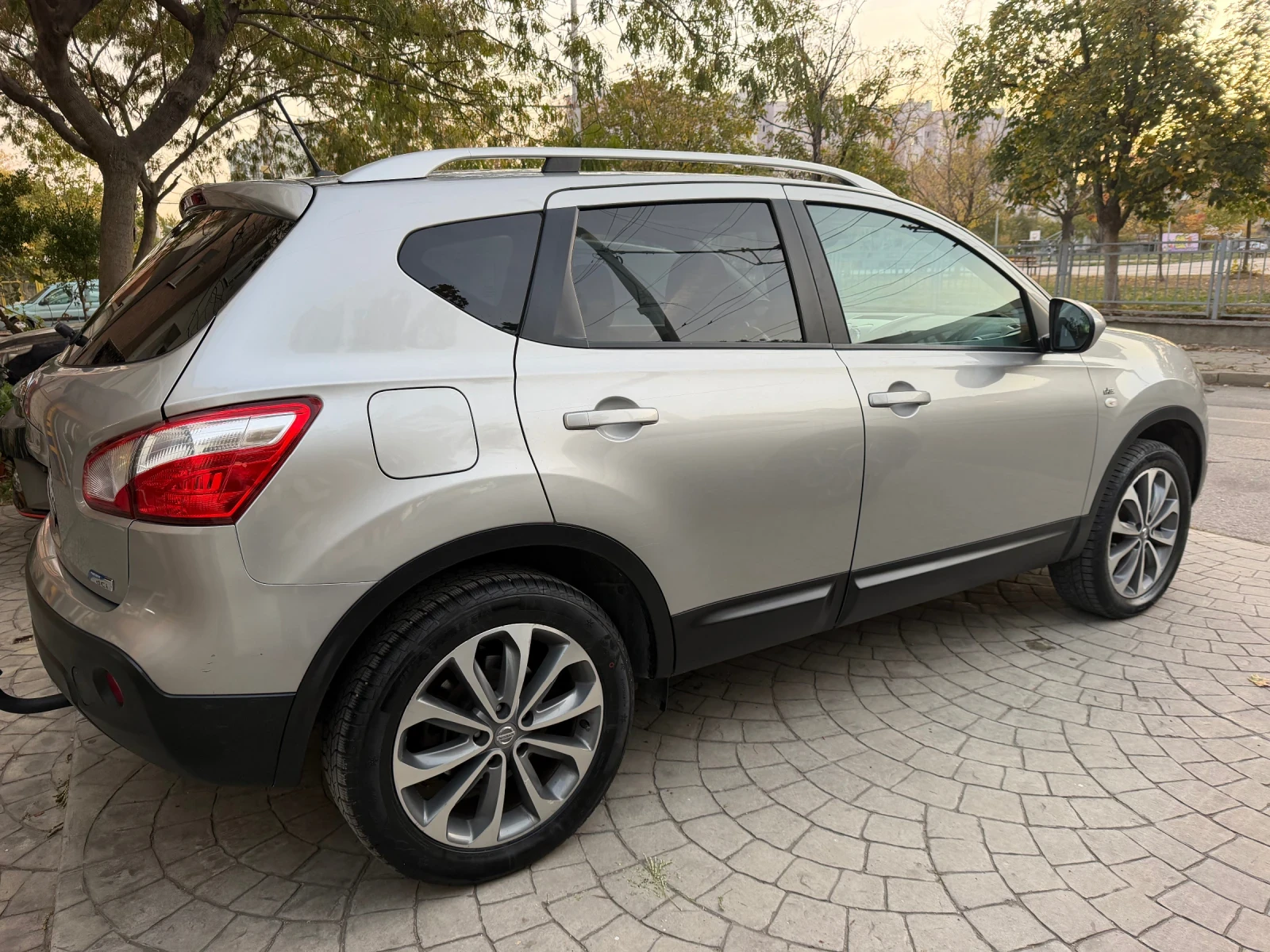 Nissan Qashqai 1.5 dcti, снимка 5 - Автомобили и джипове - 56647616