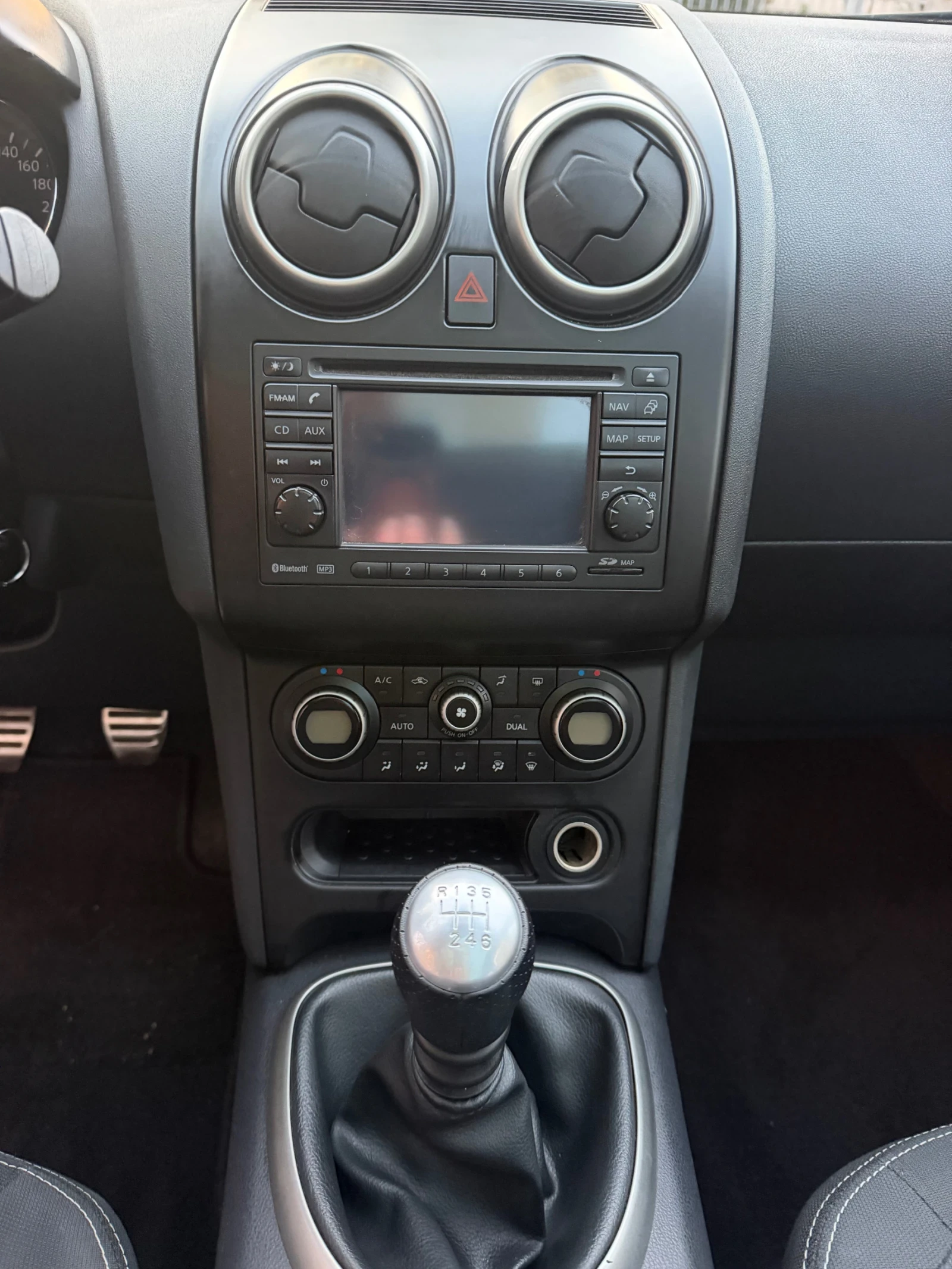 Nissan Qashqai 1.5 dcti, снимка 12 - Автомобили и джипове - 56647616