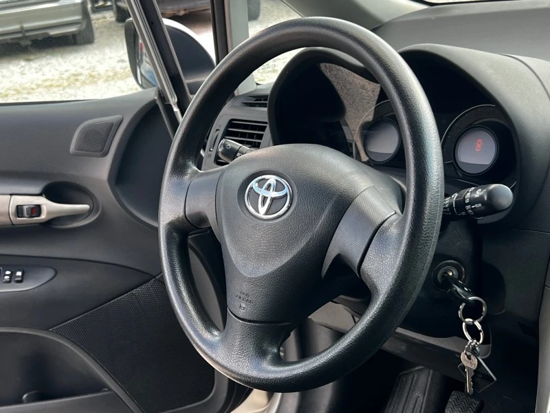 Toyota Auris 1.4d4d , снимка 9 - Автомобили и джипове - 47472523