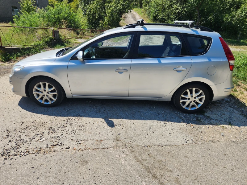 Hyundai I30 crdi, снимка 2 - Автомобили и джипове - 46909449