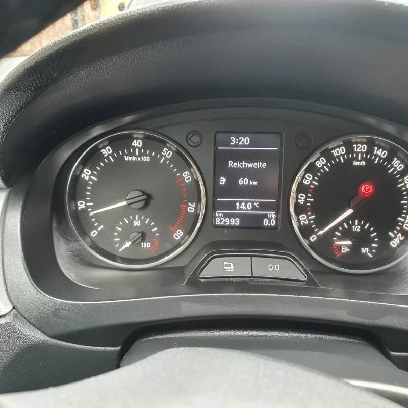 Skoda Rapid 1.2, снимка 12 - Автомобили и джипове - 52359955