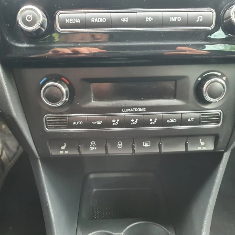 Skoda Rapid 1.2, снимка 11 - Автомобили и джипове - 52359955