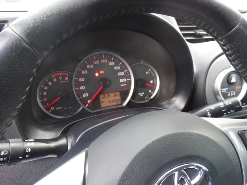 Toyota Yaris 1.0 - 69 к.с., снимка 8 - Автомобили и джипове - 52551829