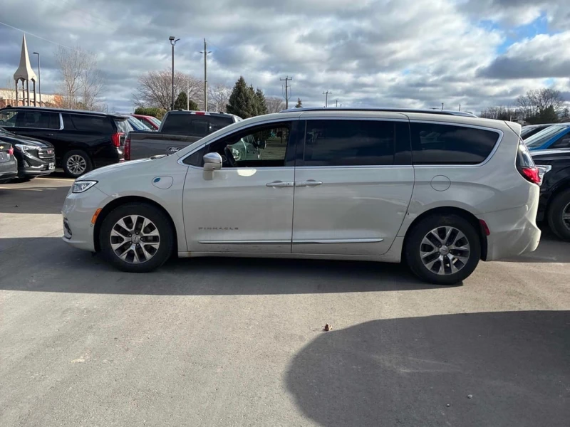 Chrysler Pacifica * Pinnacle * CARFAX * БЕЗ ПЪРВОНАЧАЛНА ВНОСКА, снимка 2 - Автомобили и джипове - 53167362