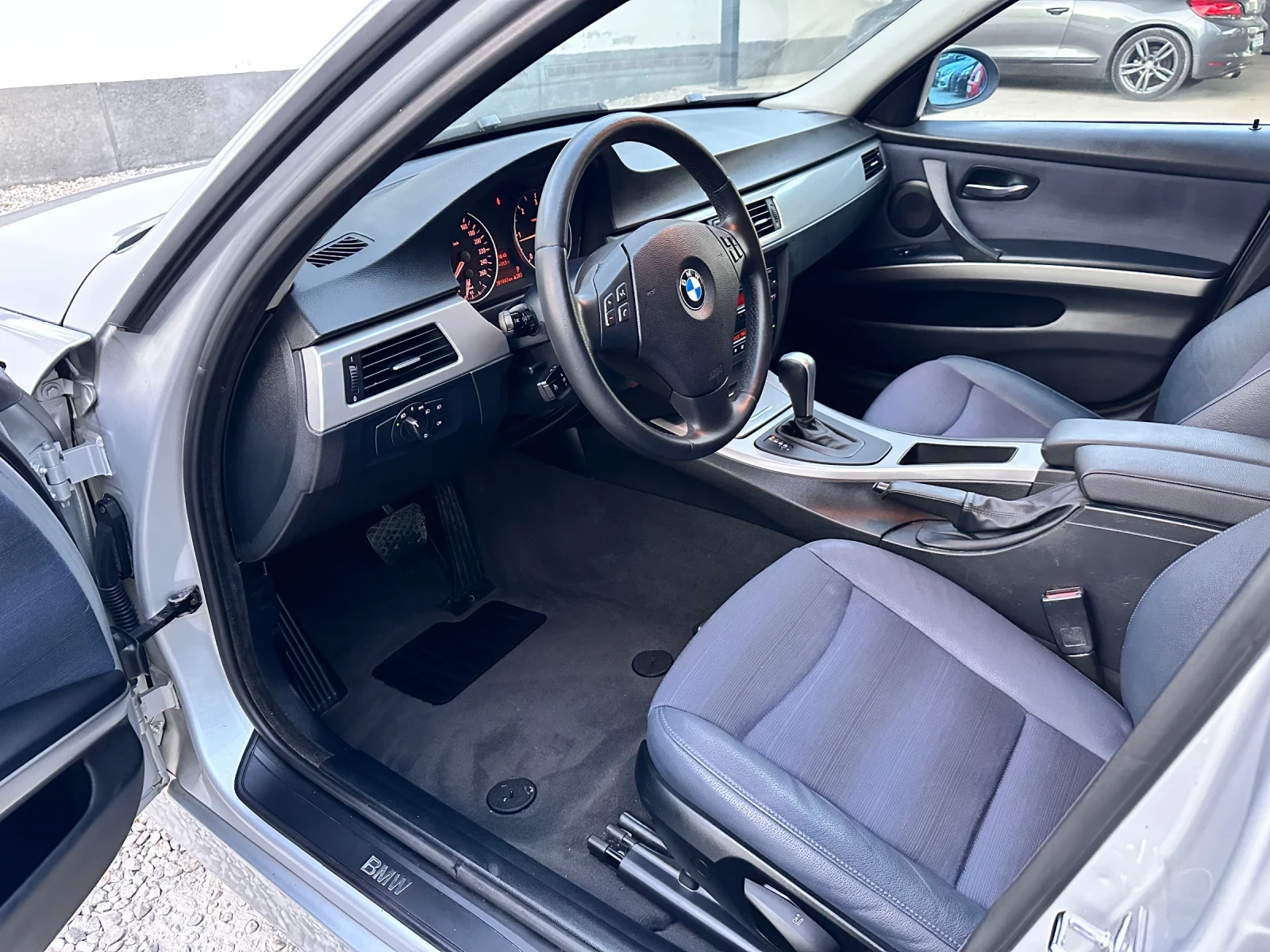 BMW 320 АВТОМАТ / ПАРКТРОНИК - изображение 7
