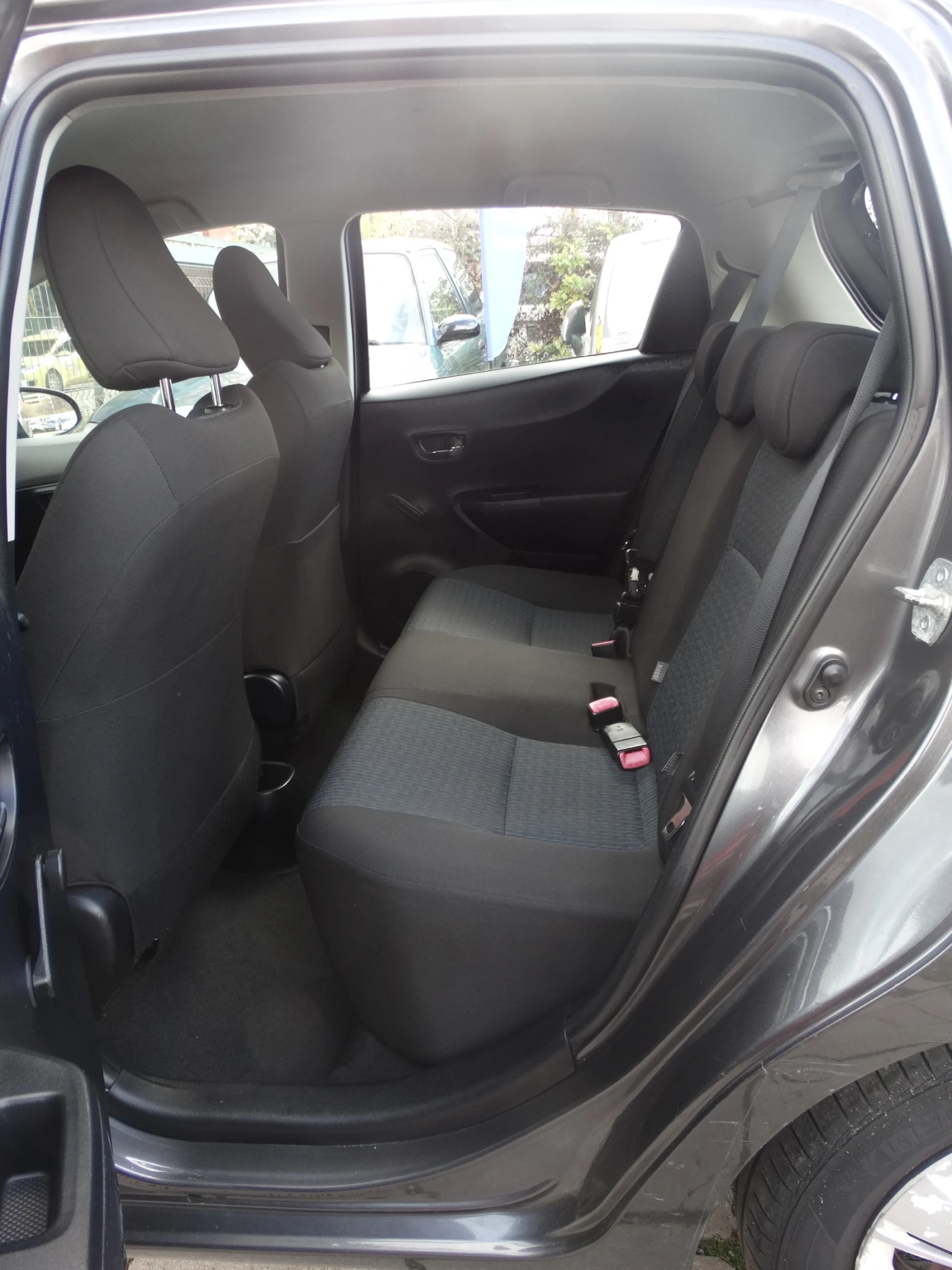 Toyota Yaris 1.0 - 69 к.с. - изображение 5