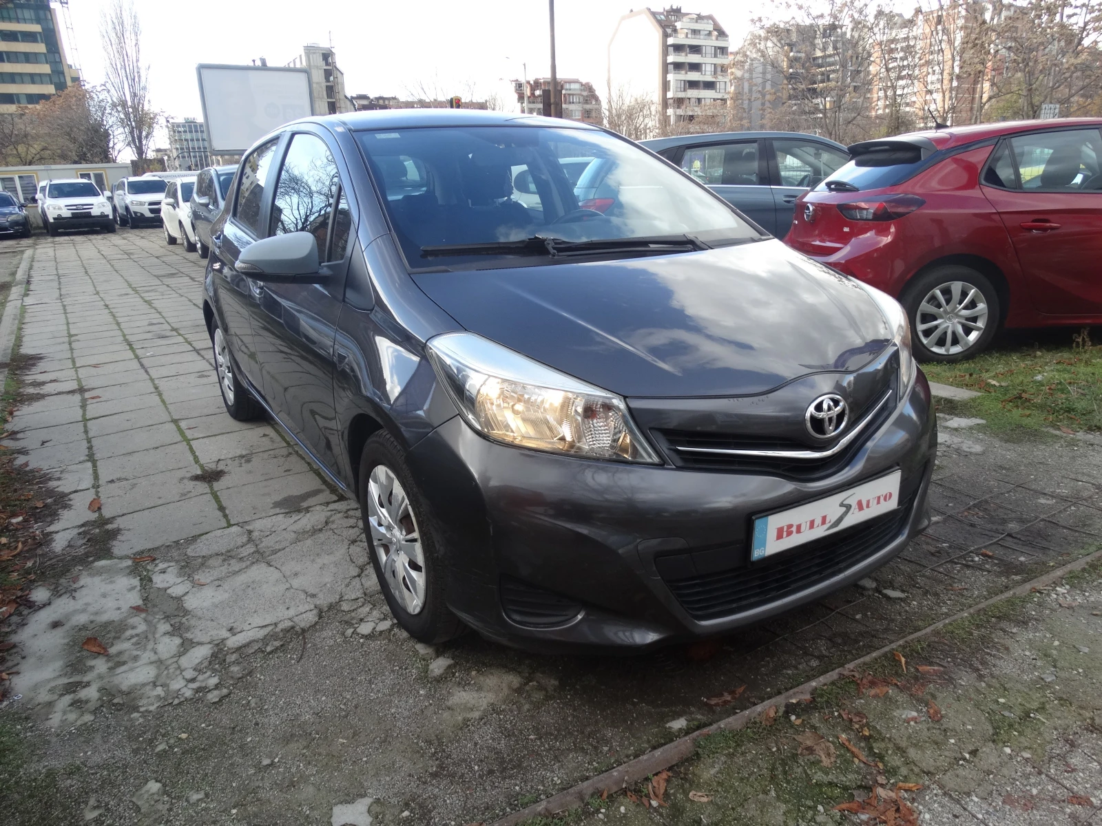 Toyota Yaris 1.0 - 69 к.с. - изображение 3