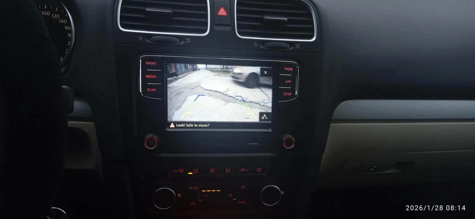 VW Golf 1, 4 САХА TSI - изображение 6