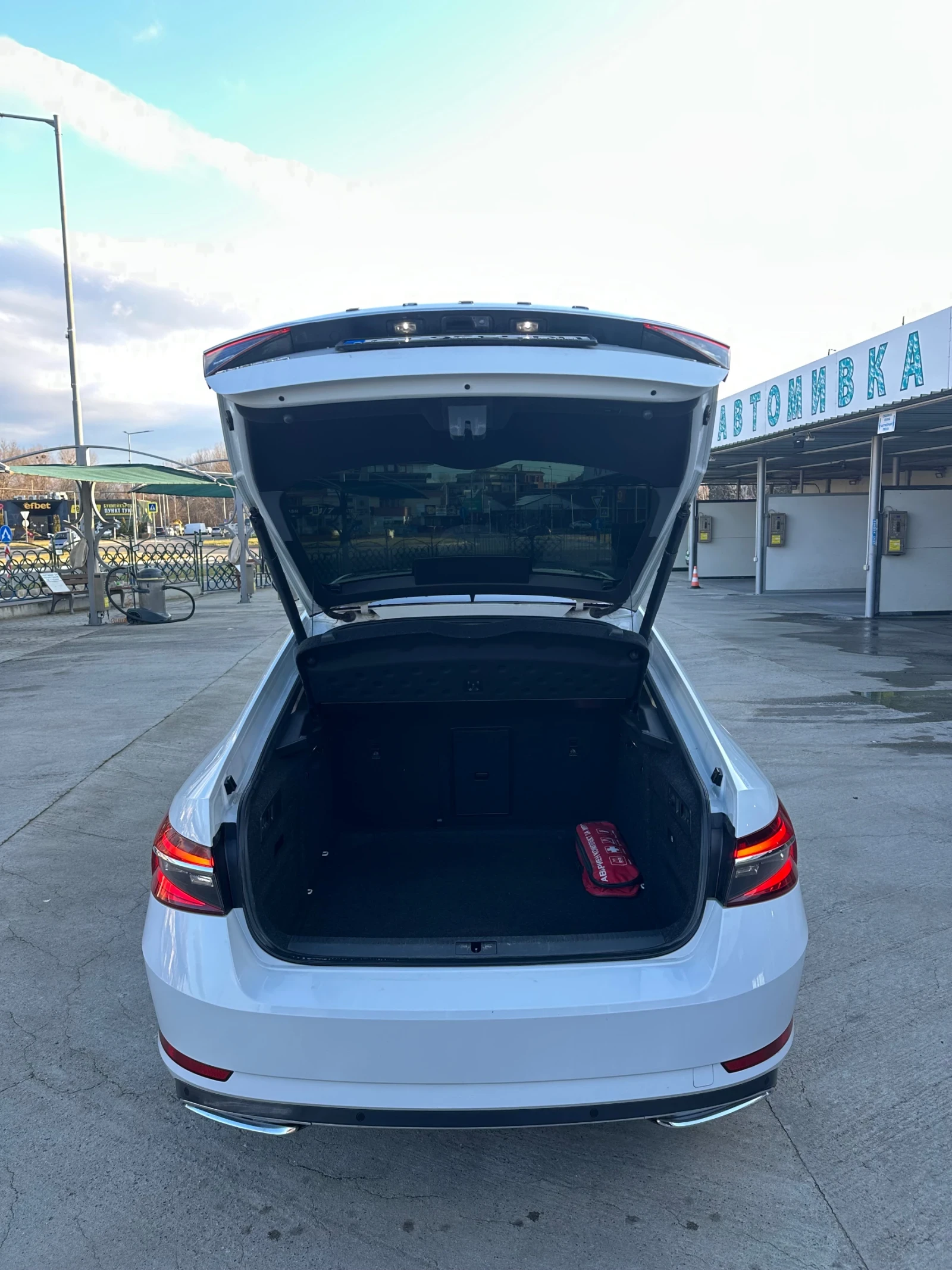 Skoda Superb 2.0TDI - изображение 7