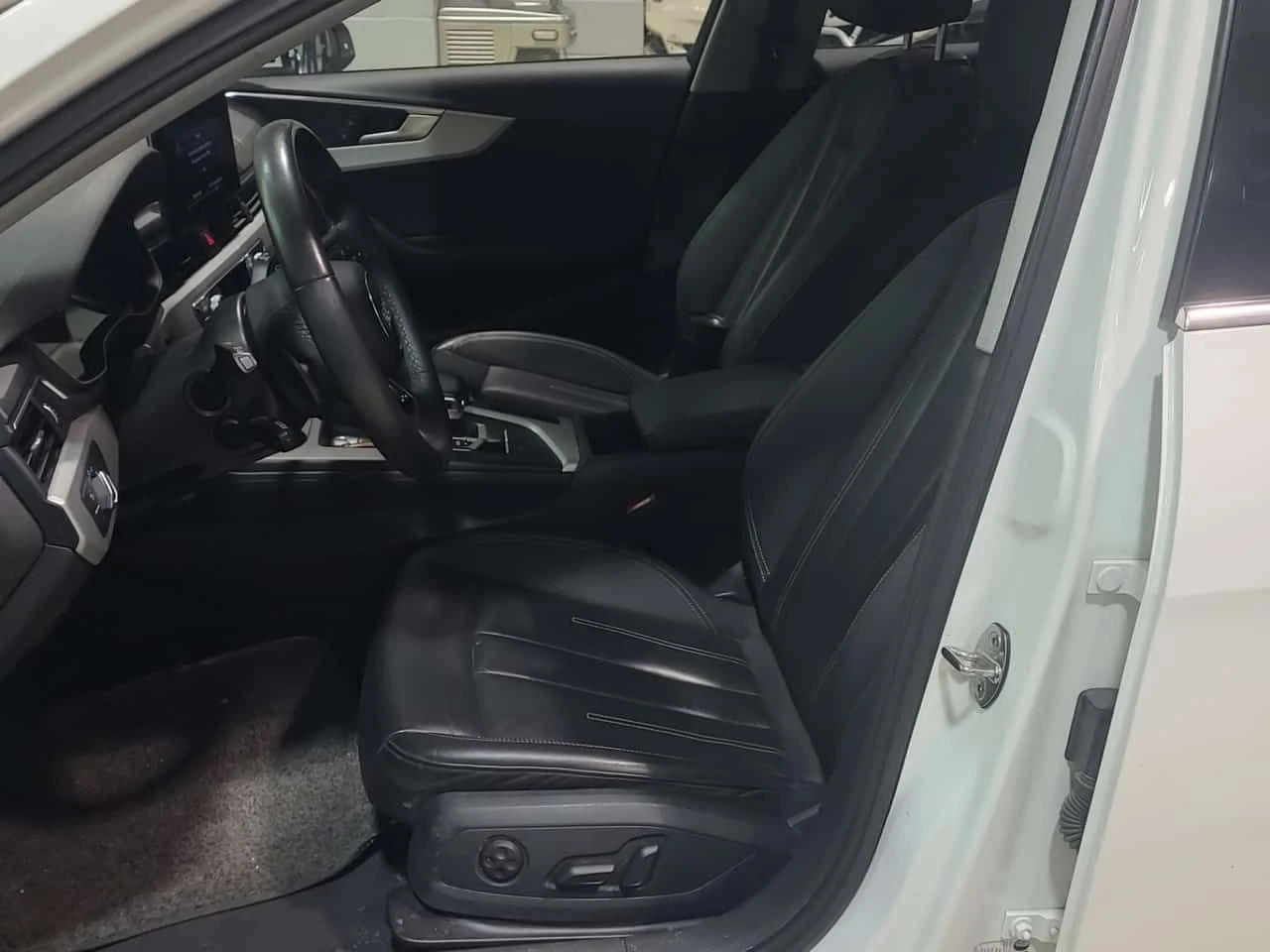 Audi A4 KOMFORT 45 | PANO | KEYLESS | 2 KEYS | ПОДГРЕВИ, снимка 5 - Автомобили и джипове - 53907367