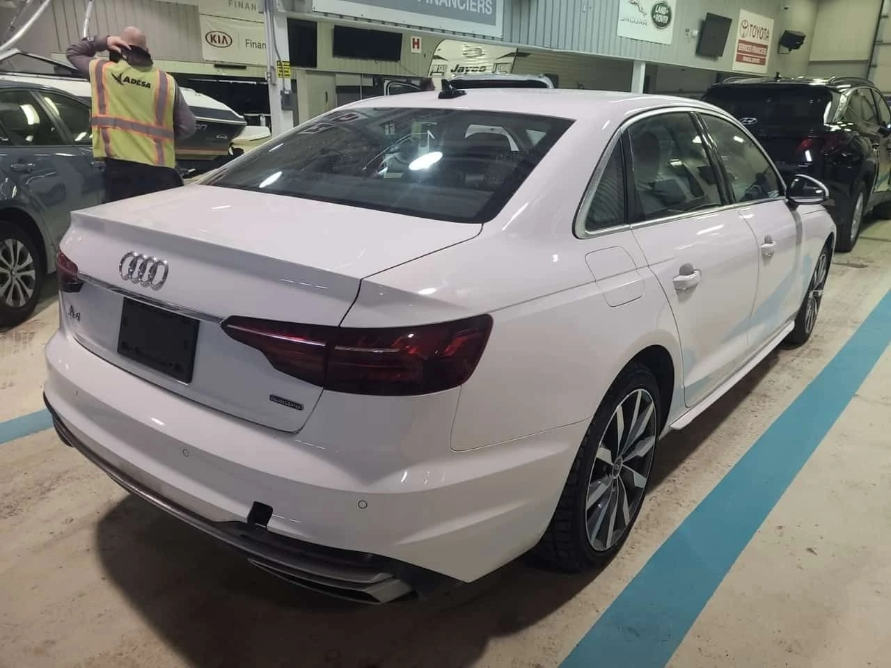 Audi A4 KOMFORT 45 | PANO | KEYLESS | 2 KEYS | ПОДГРЕВИ, снимка 3 - Автомобили и джипове - 53907367