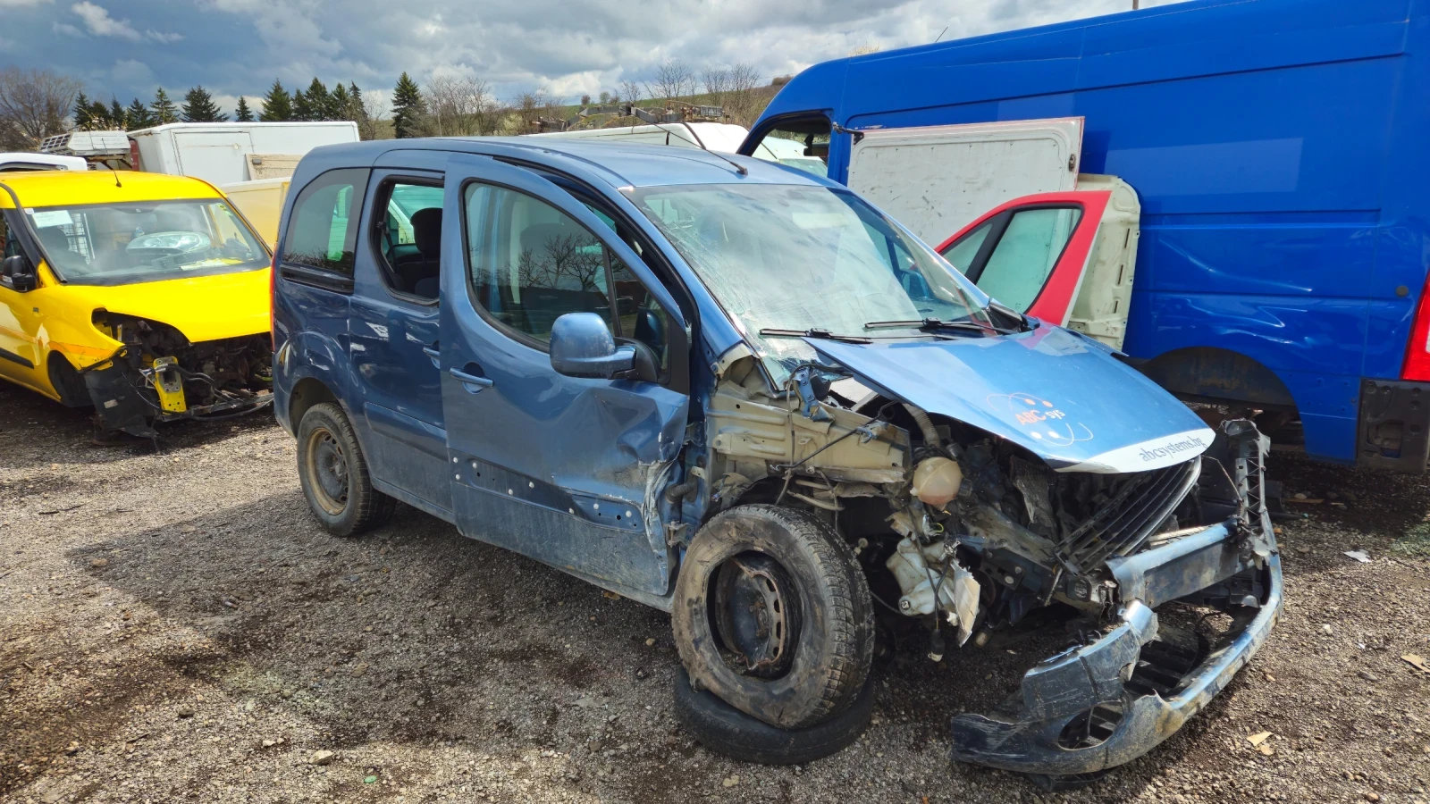 Peugeot Partner 1.6hdi/на части , снимка 4 - Автомобили и джипове - 54086089