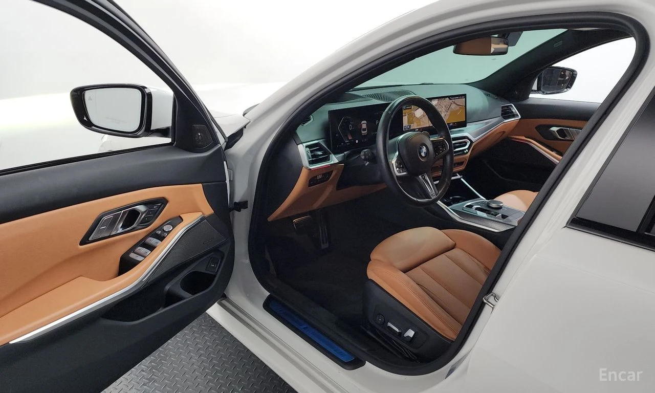 BMW 320 i* M-Sport* HARMAN KARDON* DISTRONIC* HEAD-UP* , снимка 6 - Автомобили и джипове - 54623118