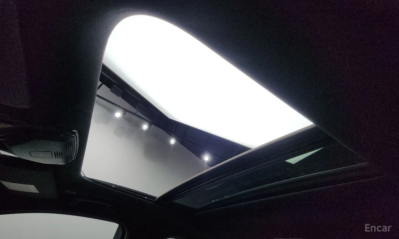 BMW 320 i* M-Sport* HARMAN KARDON* DISTRONIC* HEAD-UP* , снимка 14 - Автомобили и джипове - 54623118
