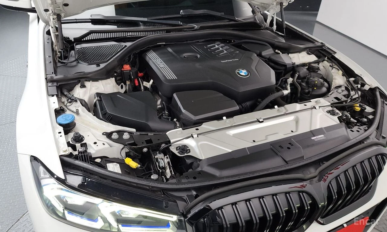 BMW 320 i* M-Sport* HARMAN KARDON* DISTRONIC* HEAD-UP* , снимка 16 - Автомобили и джипове - 54623118