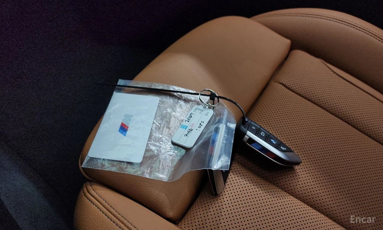 BMW 320 i* M-Sport* HARMAN KARDON* DISTRONIC* HEAD-UP* , снимка 15 - Автомобили и джипове - 54623118