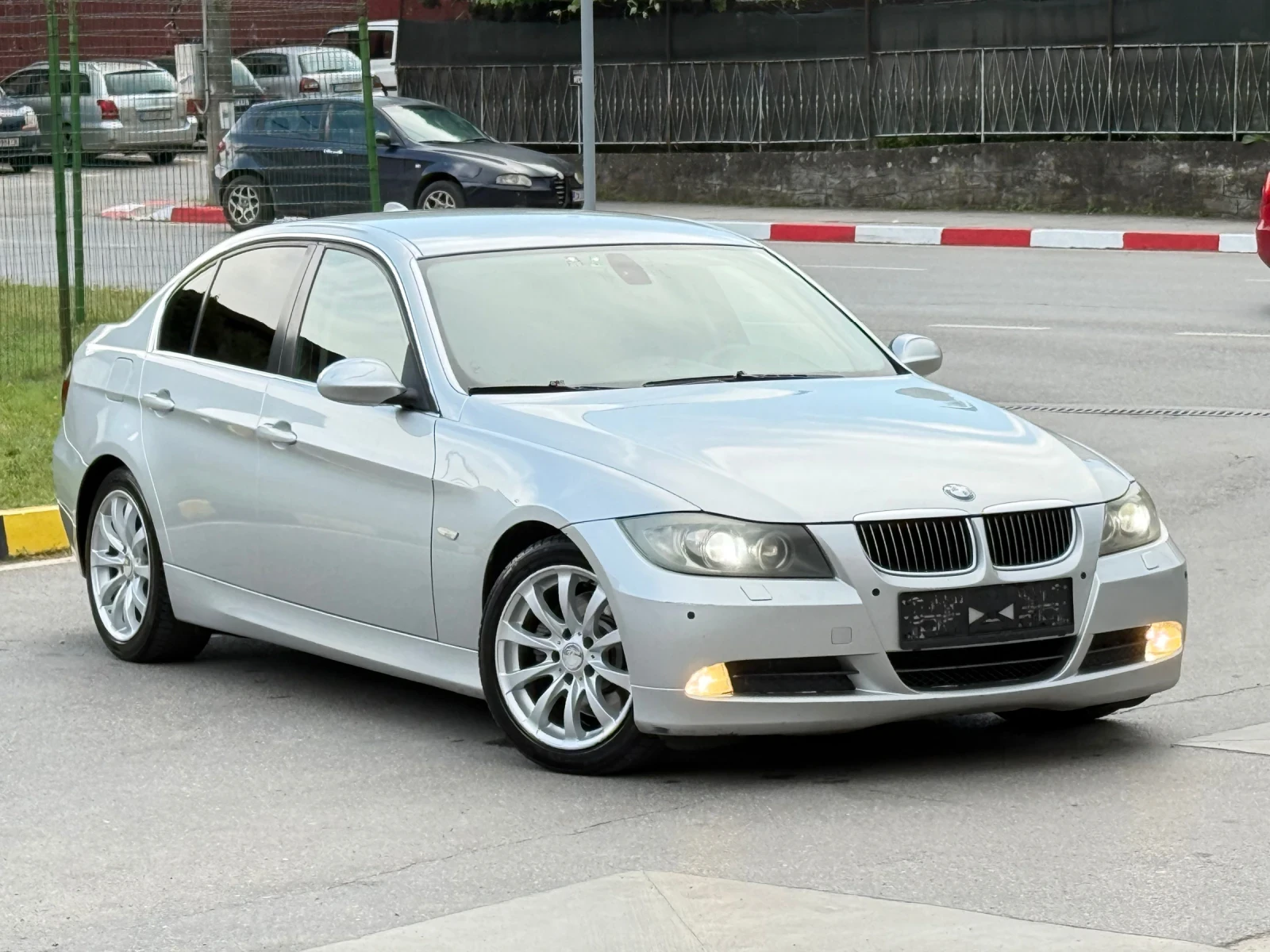 BMW 330 M57/Задно/Навигация/Рекаро/Ксенон/Климатроник, снимка 2 - Автомобили и джипове - 54873682