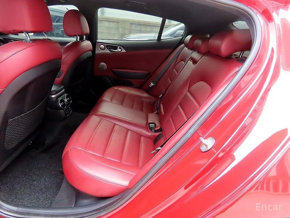 Kia Stinger, снимка 6 - Автомобили и джипове - 55178438