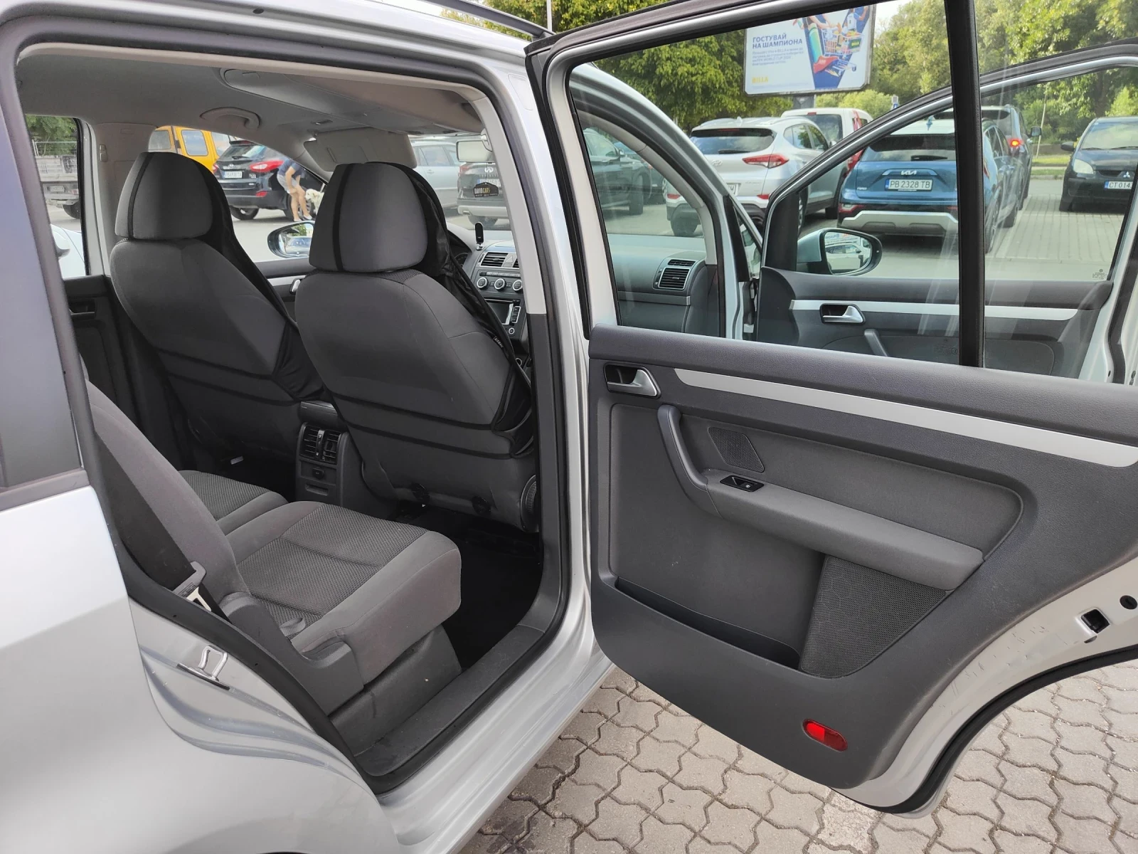 VW Touran 1.6ТДИ нов внос , снимка 15 - Автомобили и джипове - 55227057