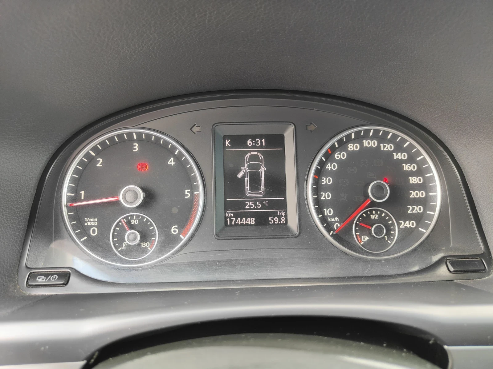 VW Touran 1.6ТДИ нов внос , снимка 11 - Автомобили и джипове - 55227057