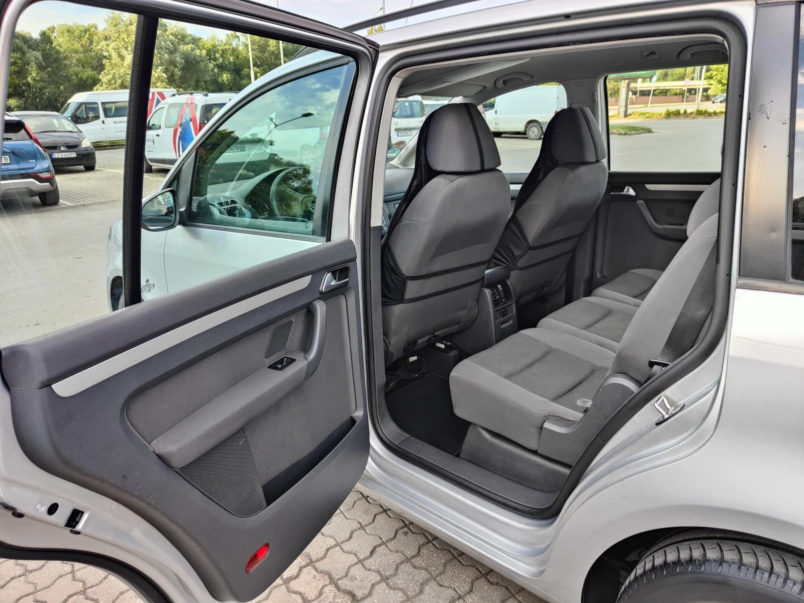 VW Touran 1.6ТДИ нов внос , снимка 14 - Автомобили и джипове - 55227057