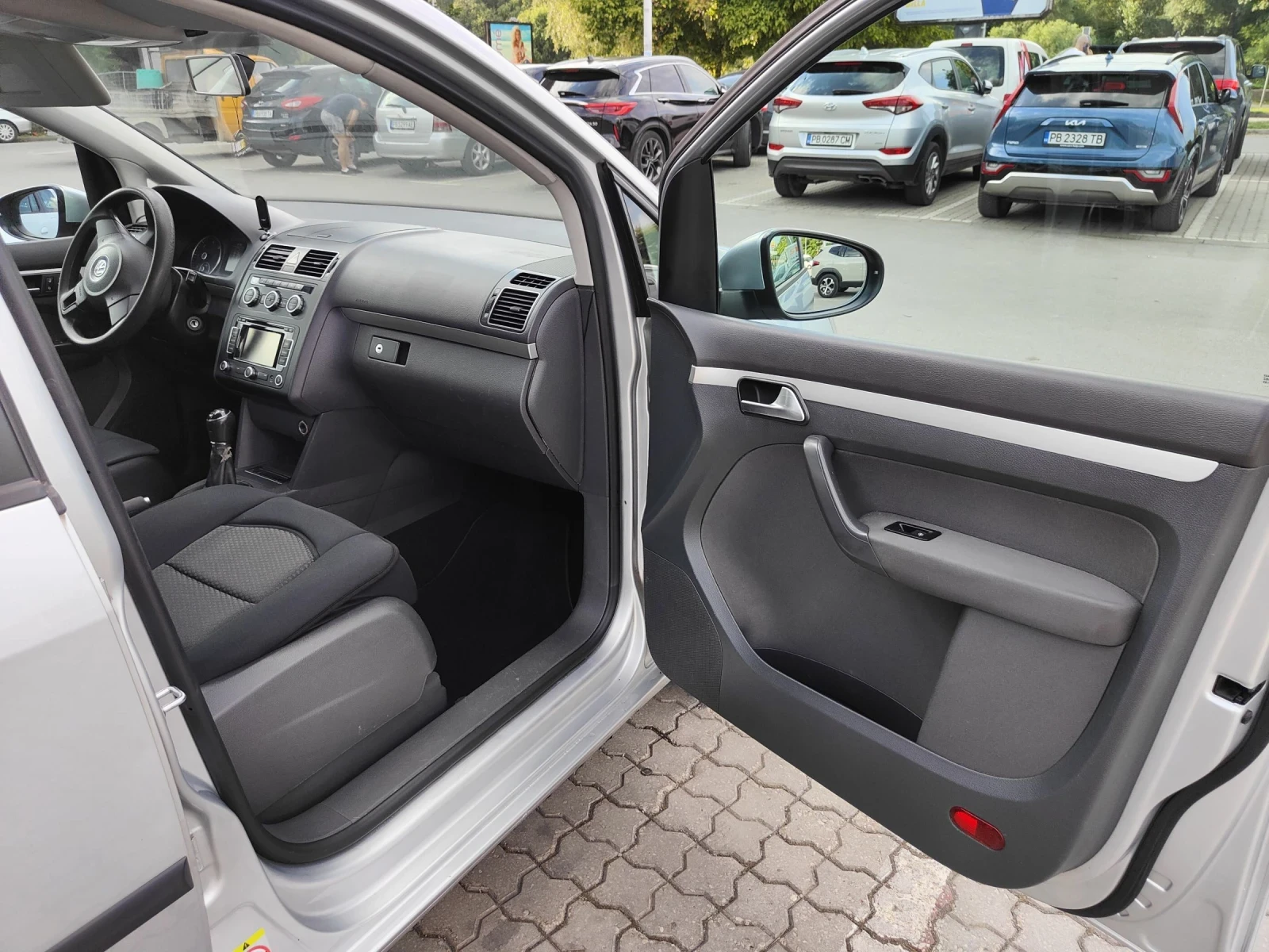 VW Touran 1.6ТДИ нов внос , снимка 12 - Автомобили и джипове - 55227057