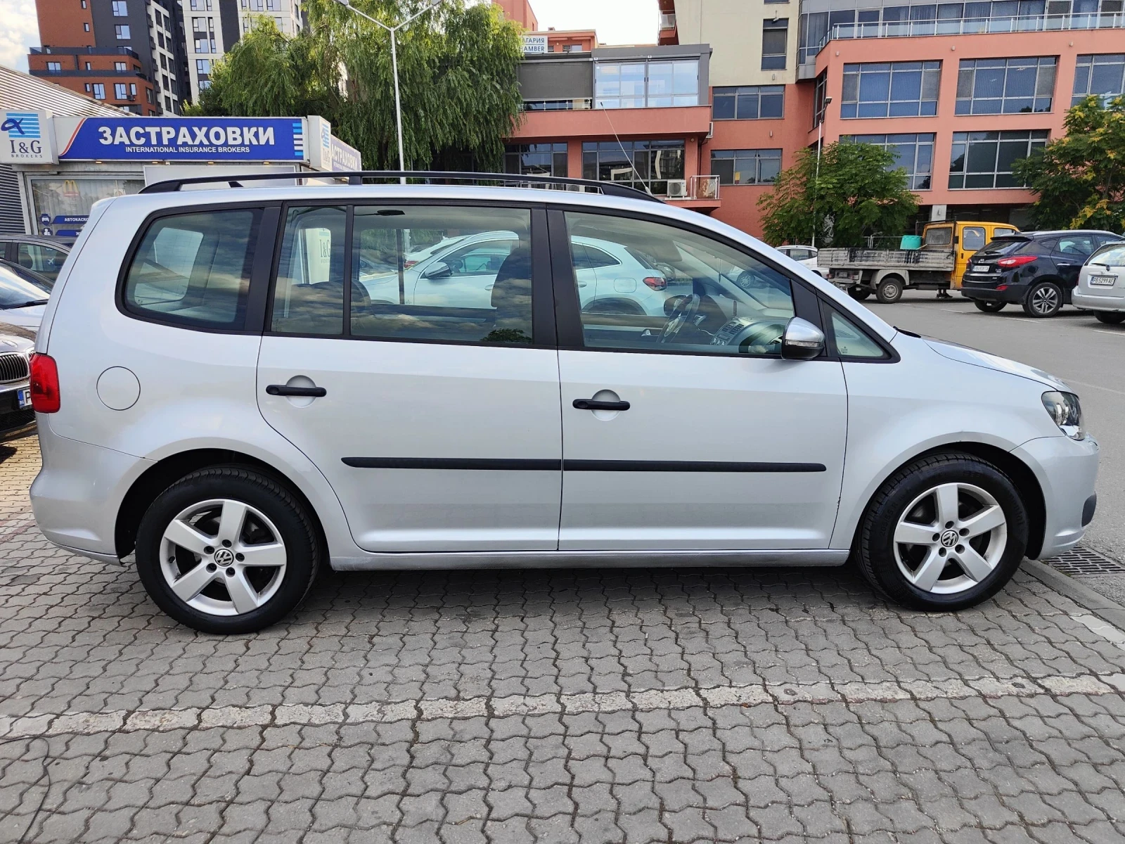 VW Touran 1.6ТДИ нов внос , снимка 6 - Автомобили и джипове - 55227057