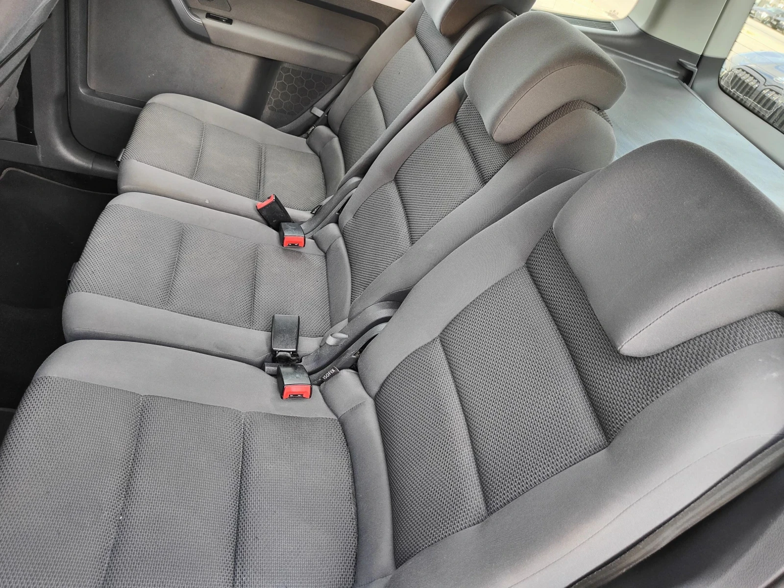 VW Touran 1.6ТДИ нов внос , снимка 16 - Автомобили и джипове - 55227057