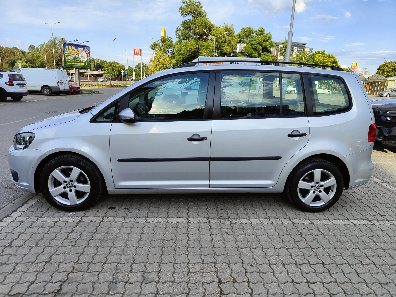 VW Touran 1.6ТДИ нов внос , снимка 2 - Автомобили и джипове - 55227057