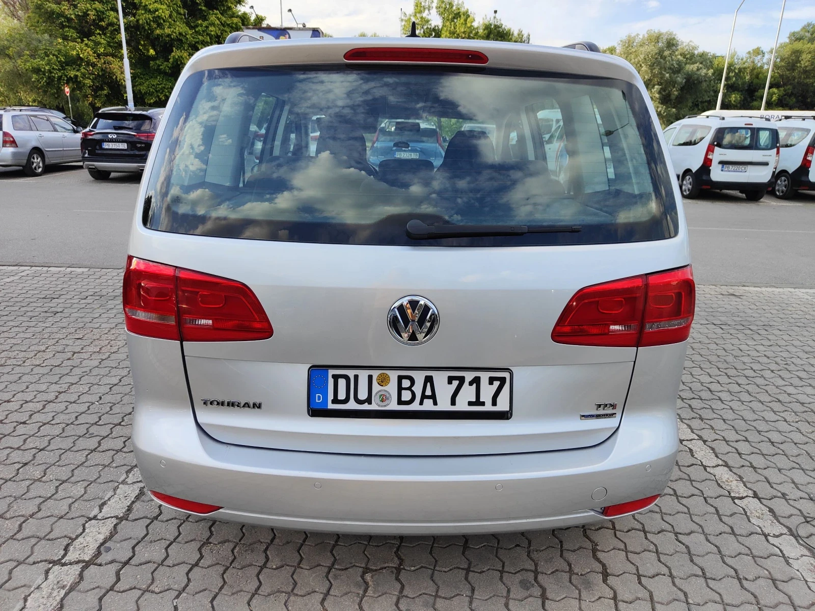 VW Touran 1.6ТДИ нов внос , снимка 8 - Автомобили и джипове - 55227057