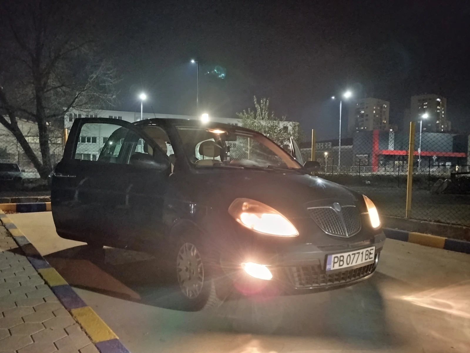Lancia Ypsilon, снимка 4 - Автомобили и джипове - 55539354
