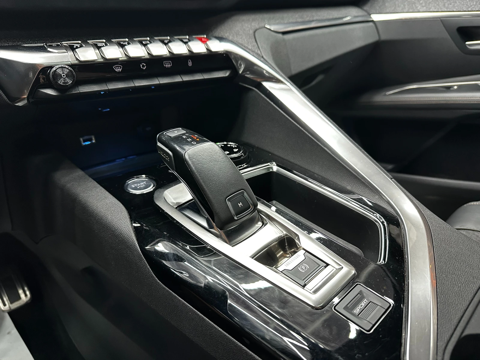 Peugeot 3008 1.5 Blue-HDi GT Line, снимка 9 - Автомобили и джипове - 56130167