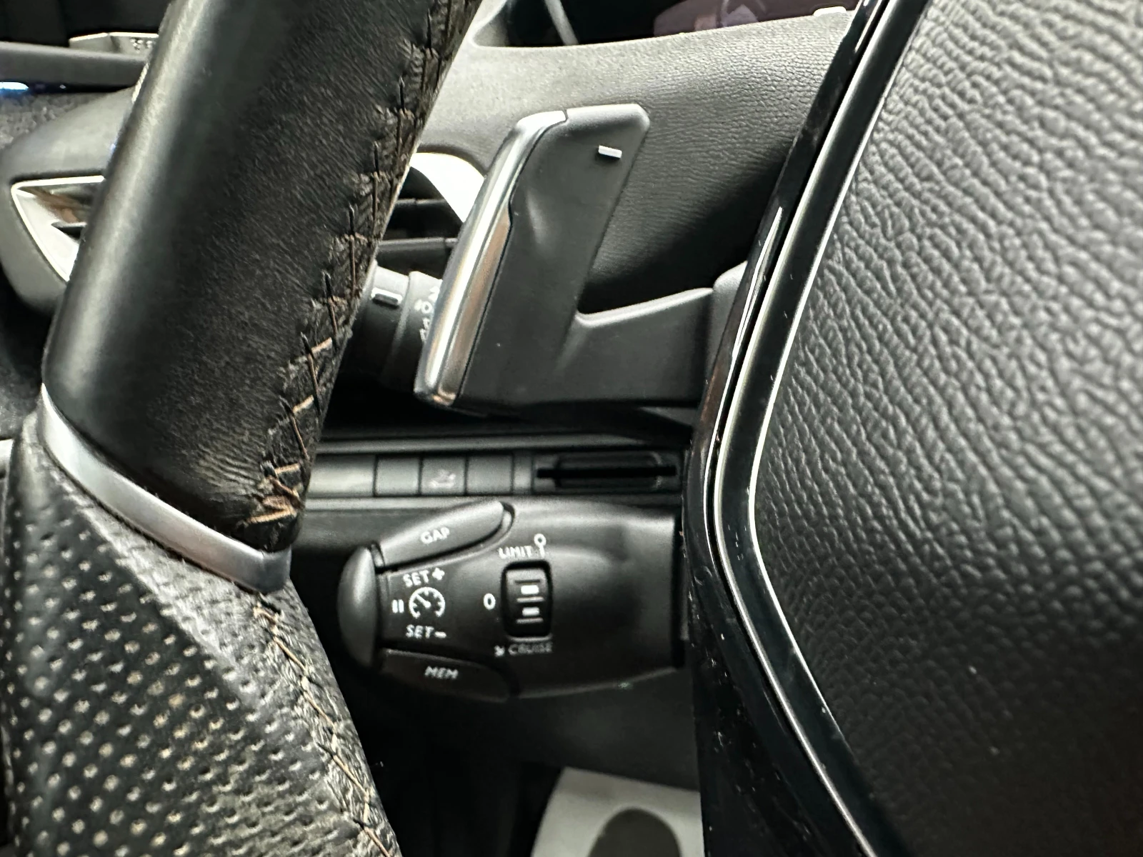Peugeot 3008 1.5 Blue-HDi GT Line, снимка 15 - Автомобили и джипове - 56130167