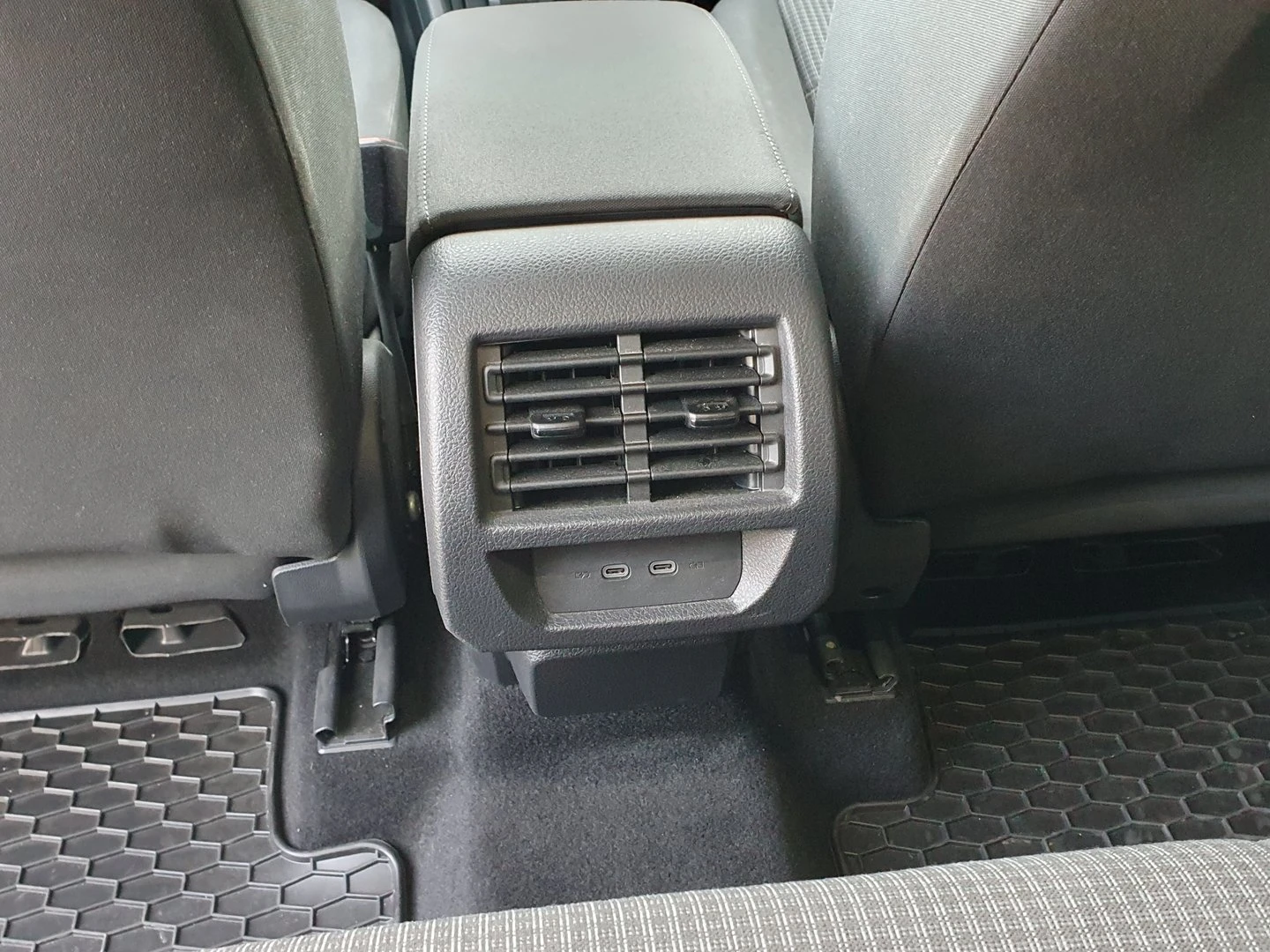 VW Caddy, снимка 15 - Автомобили и джипове - 56536492