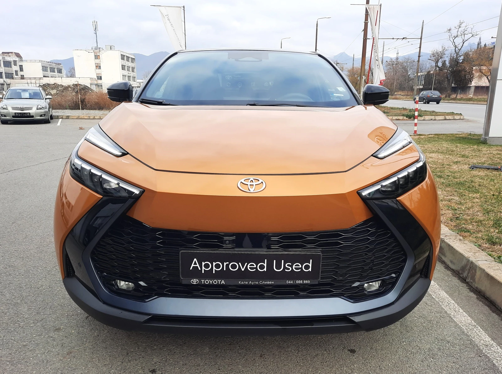 Toyota C-HR 2.0 HEV E-CVT Premier Edition FWD - изображение 2