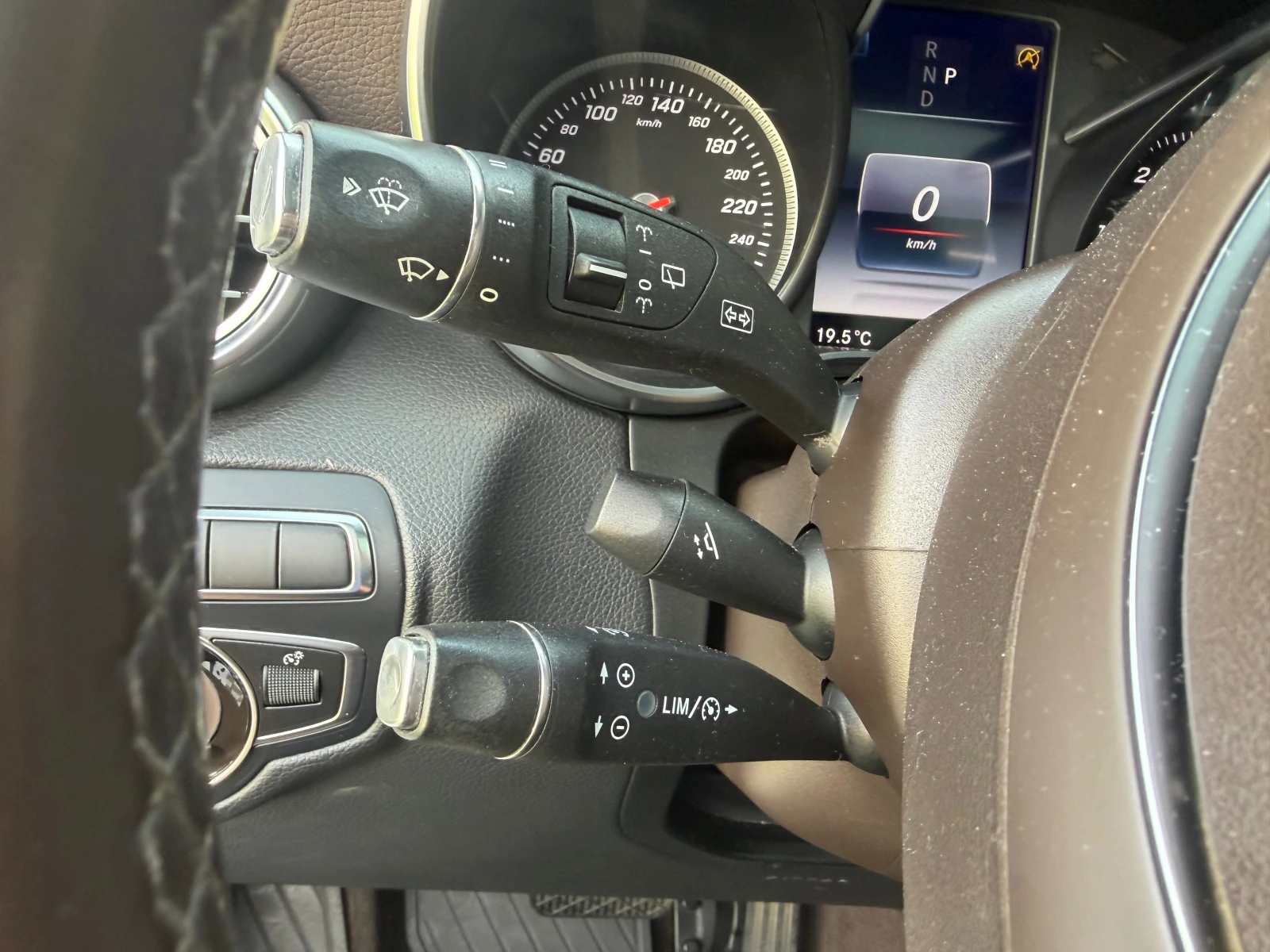 Mercedes-Benz GLC 250 D AMG AIRMATIC, снимка 11 - Автомобили и джипове - 54414858