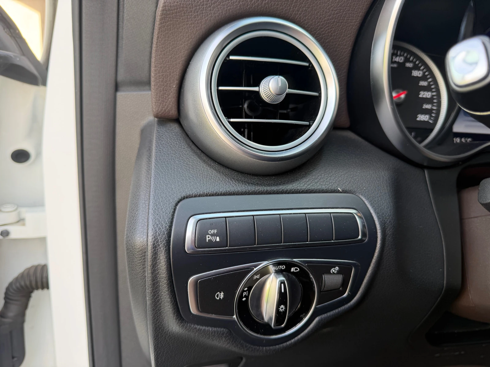 Mercedes-Benz GLC 250 D AMG AIRMATIC, снимка 10 - Автомобили и джипове - 54414858