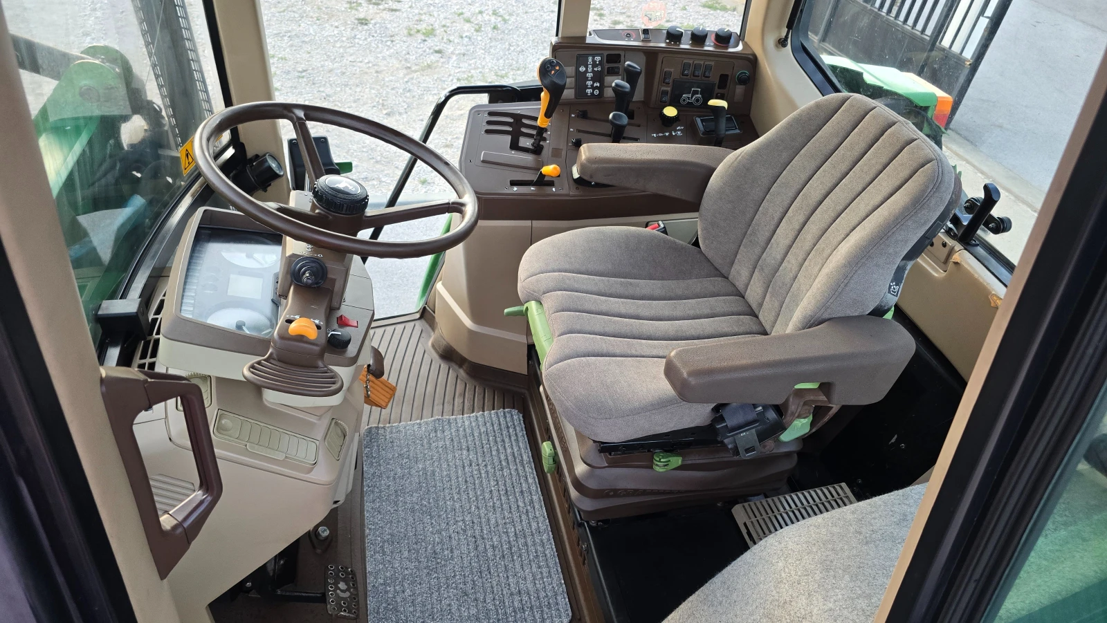 Трактор John Deere 6310-Челен товарач - изображение 9
