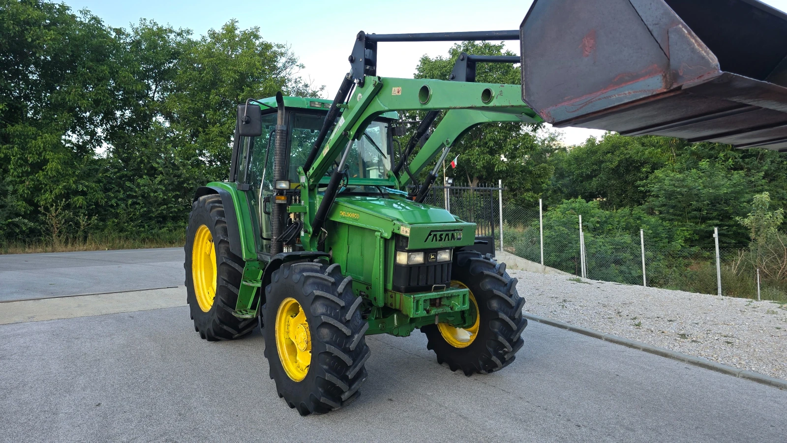 Трактор John Deere 6310-Челен товарач - изображение 4