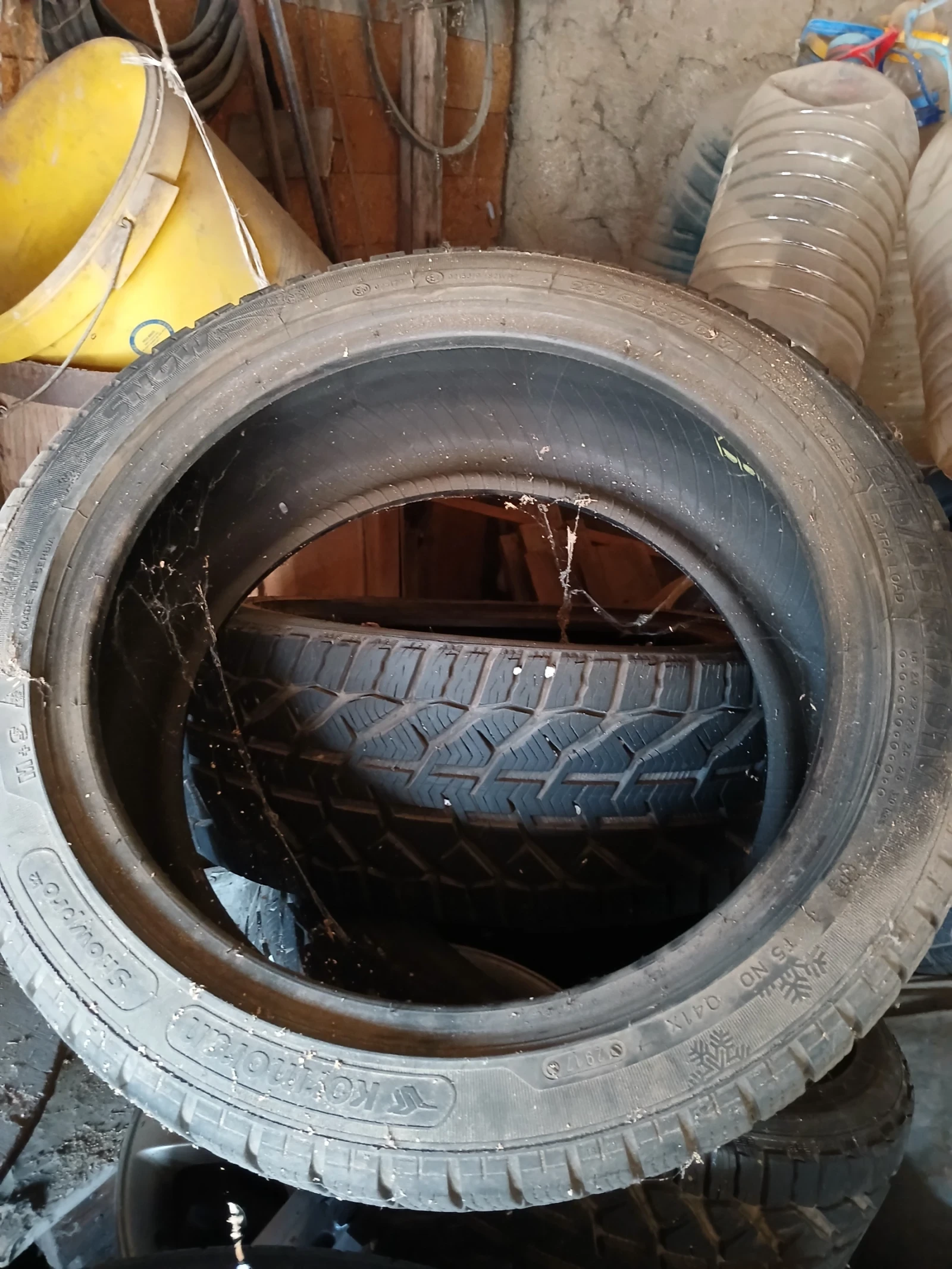 Гуми Зимни 215/45R17