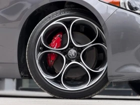 Alfa Romeo Giulia Low Kms Clean Carfax One Owner Veloce AWD, снимка 5