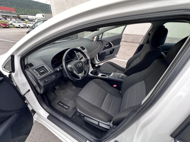 Toyota Avensis 1.8 VVT-i FACELIFT, снимка 9 - Автомобили и джипове - 46390609