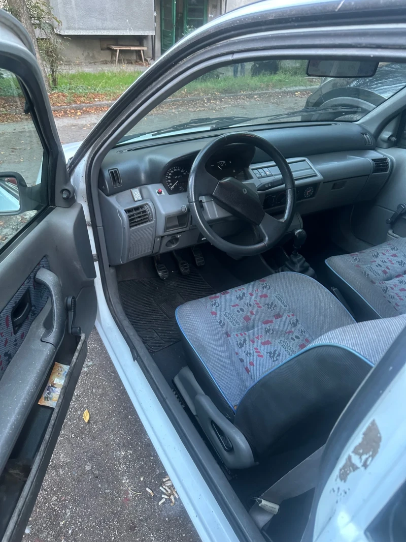 Renault Clio, снимка 3 - Автомобили и джипове - 48019948