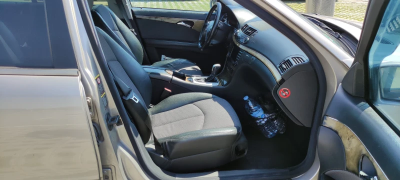 Mercedes-Benz E 240, снимка 8 - Автомобили и джипове - 52448434