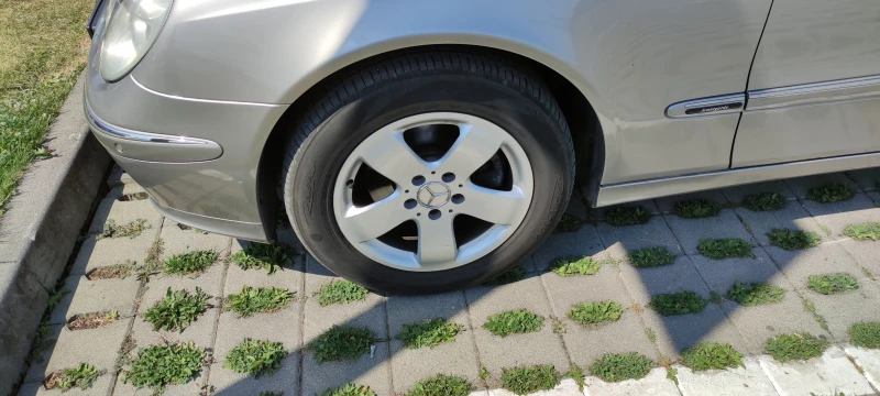 Mercedes-Benz E 240, снимка 4 - Автомобили и джипове - 52448434