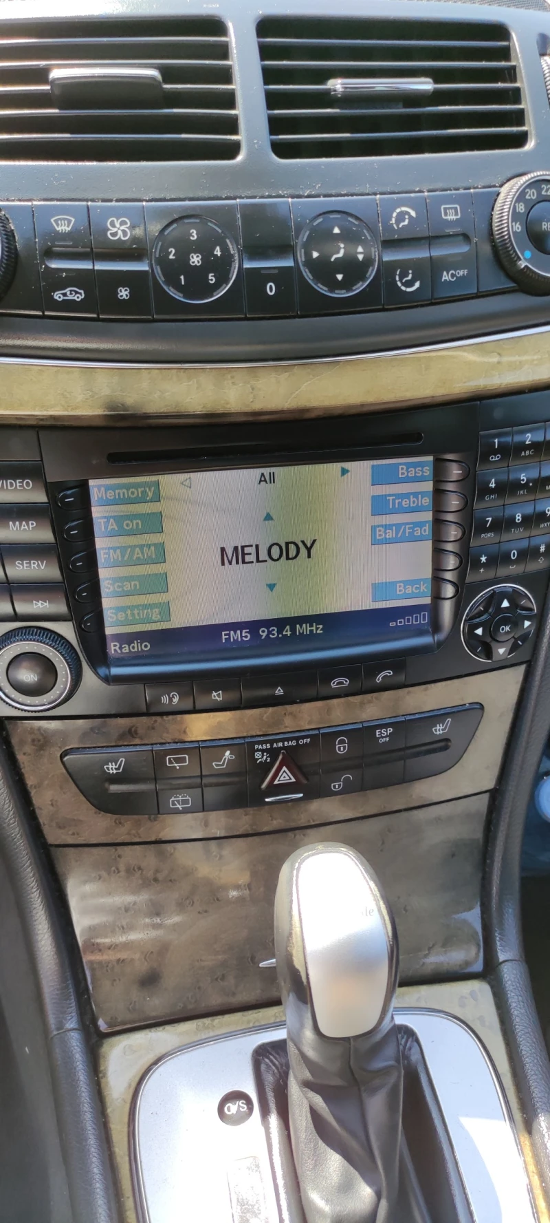 Mercedes-Benz E 240, снимка 12 - Автомобили и джипове - 52448434